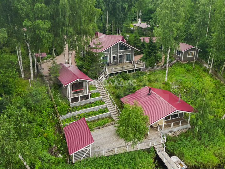Дом 180 м² на участке 36 сот.