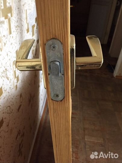 Дверь деревяная межкомнатная стеклом