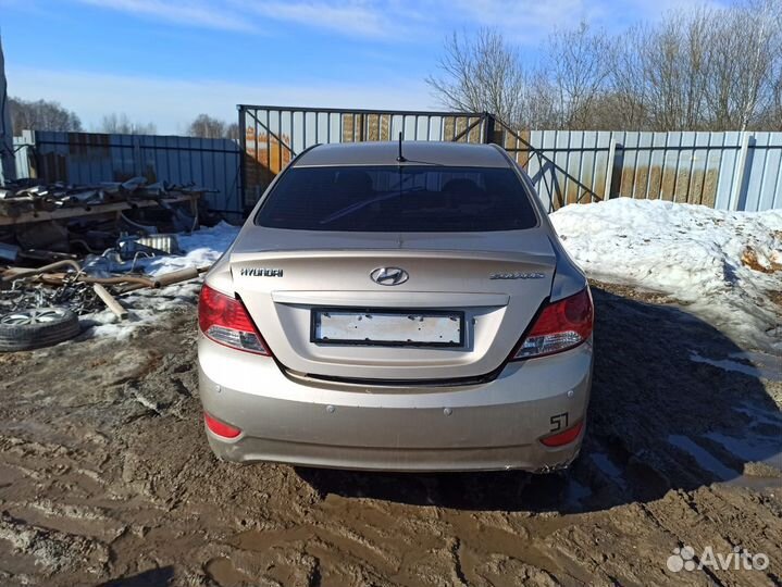 В разборе Hyundai Solaris 1-го поколения 2013 г.в