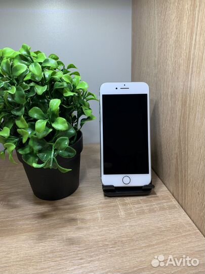 iPhone 8, 64 ГБ