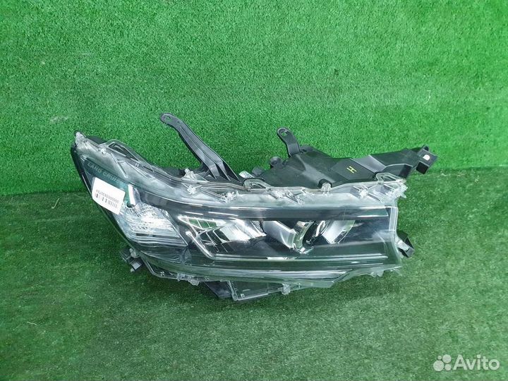 Фара правая Toyota Land Cruiser Prado