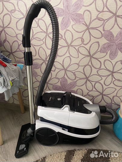 Пылесос Bosch Serie 4 ProPerform BWD421PRO