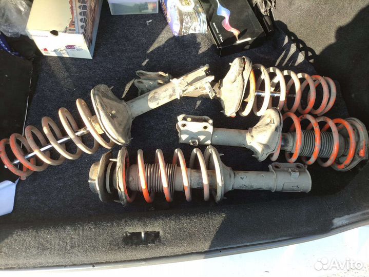 Продаю стойки на Huyndai Accent