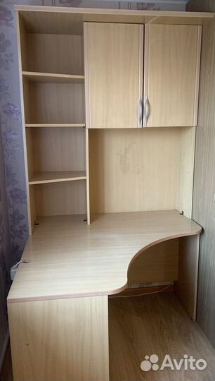 Угловой письменный стол