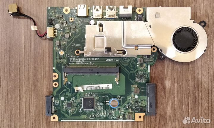 Материнская плата LA-D641P ES1-533