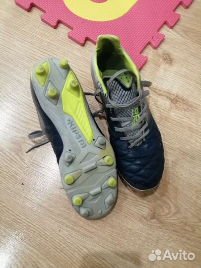 Детские футбольные бутсы