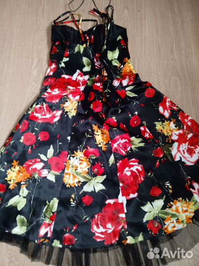 Платье женское 46-48, коктейльное