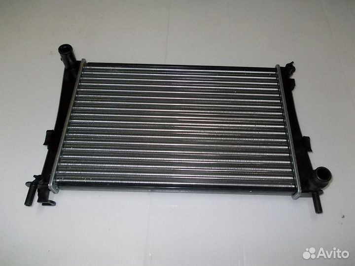 Радиатор охлаждения двигателя Форд Фьюжн 02 - 2012
