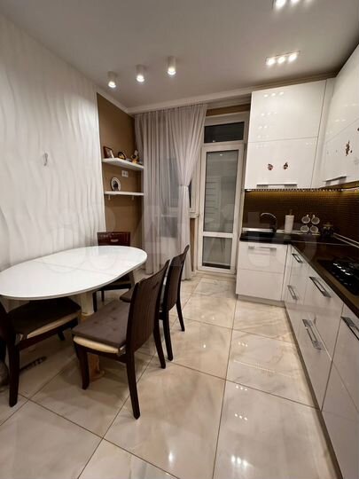 2-к. квартира, 61 м², 1/9 эт.