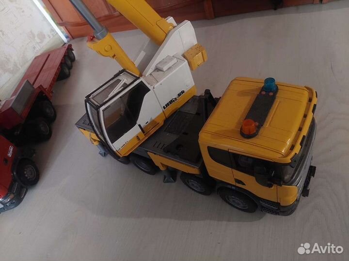 Машинка Bruder автокран skania