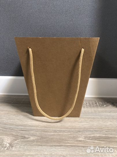 Упаковка для цветов и подарков из картона