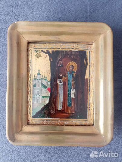 Старинные иконы в киоте