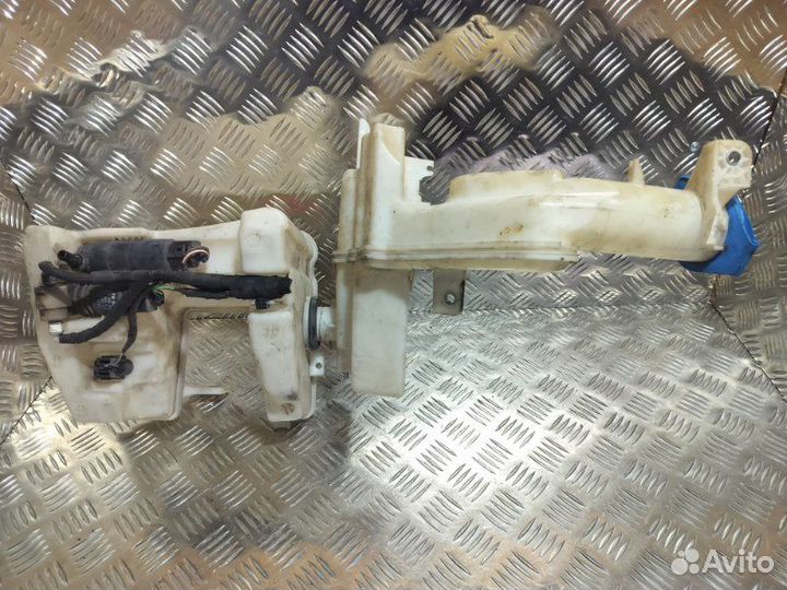 Бачок омывателя Volkswagen Passat B7