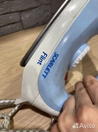 Утюг Scarlett Flint-SC136S