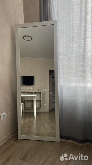 Зеркало напольное на ножке