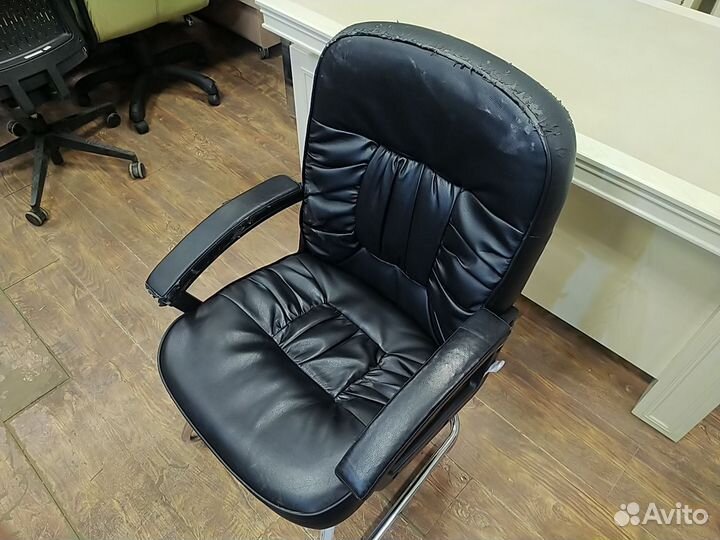 Кресло конференц б/у CH-416V кожзам 12609-чрн