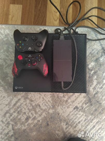 Xbox one s 2 геймпада 1tb