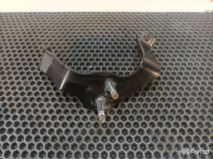 Кронштейн радиатора Renault T