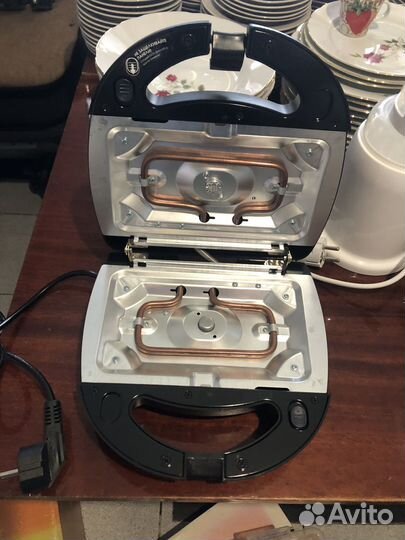 Электрическая вафельница новая