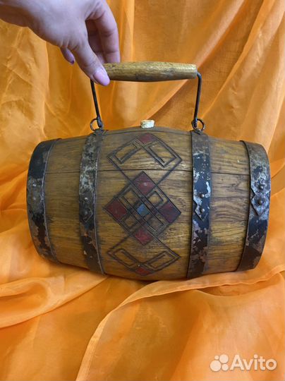 Старинный винный бочонок