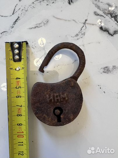 Навесной замок старинный