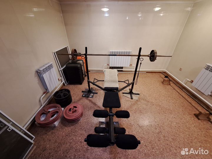 Скамья для жима со штангой, пресс, ноги