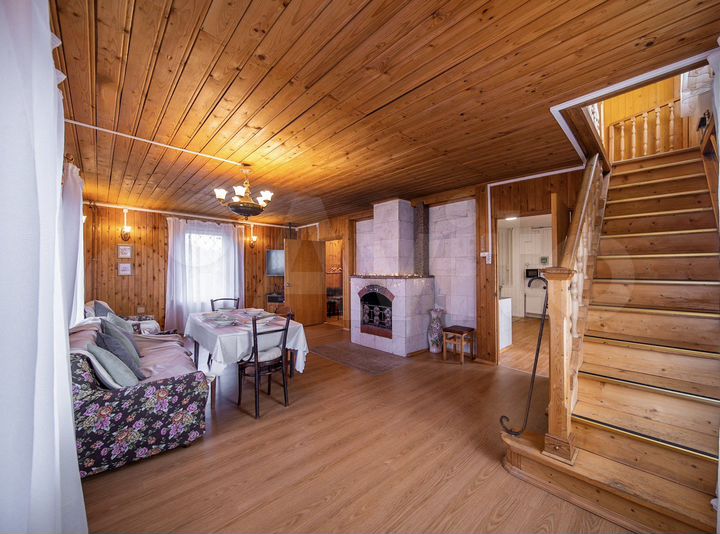 Дом 195 м² на участке 8 сот.