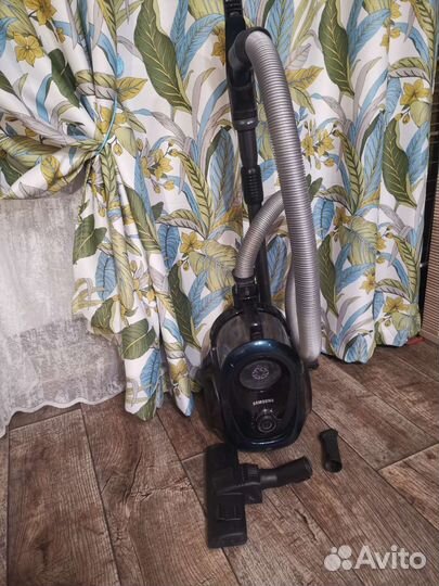 Пылесос Samsung VC18M21C0