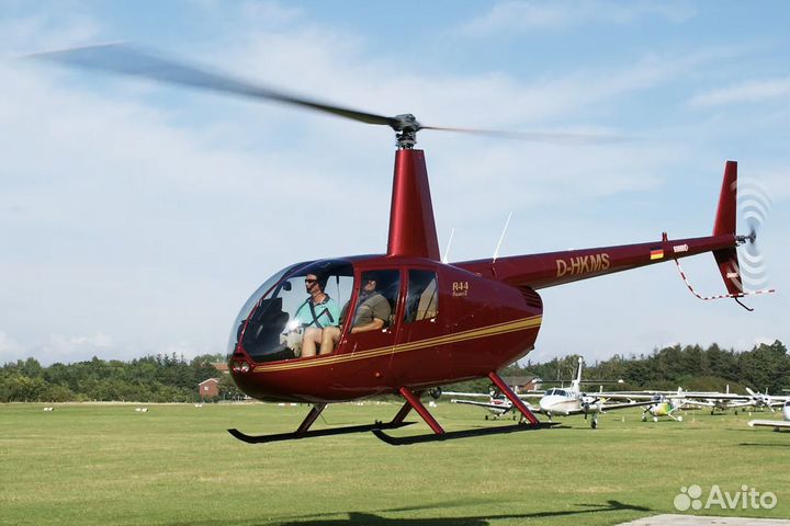 Полет на вертолете в Сочи. Предложение руки в небе