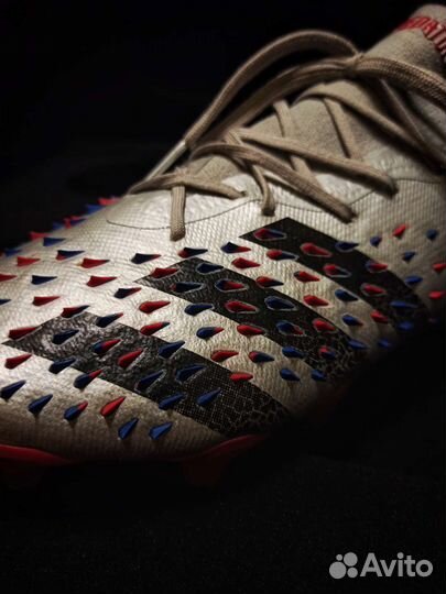 Футбольные бутсы adidas predator