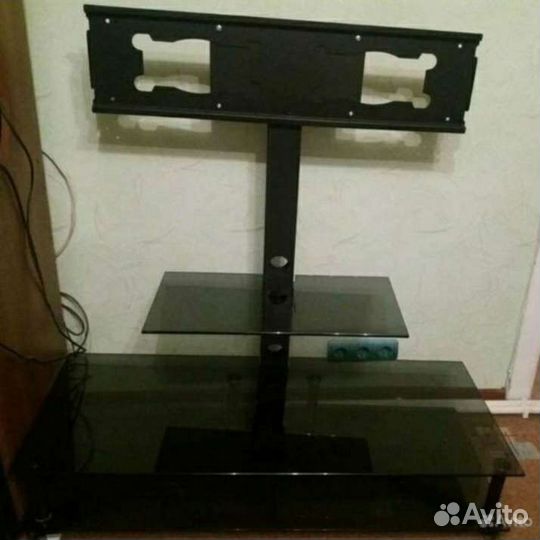 Стеклянная тумба под тв