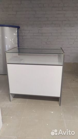 Стол витрина