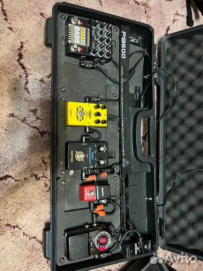 Педалборд Behringer PB600 с педалями