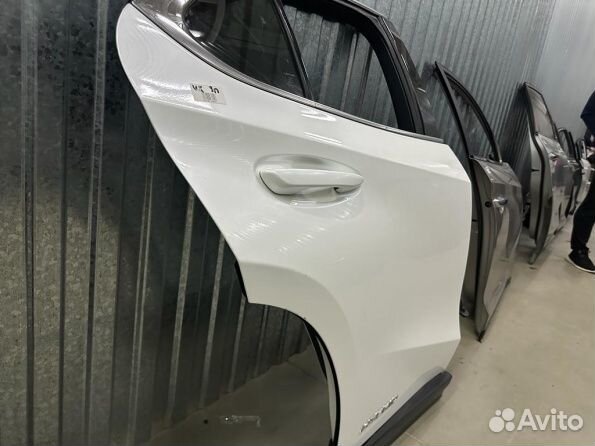 Дверь задняя правая Lexus UX