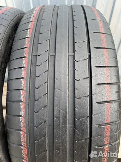 Pirelli P Zero PZ4 245/35 R21