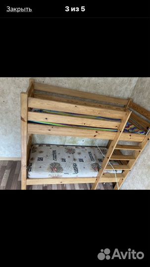 Двухярусная кровать с матрасами