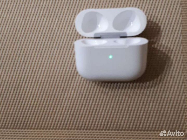 Кейс для хранения и зарядки беспроводных наушников