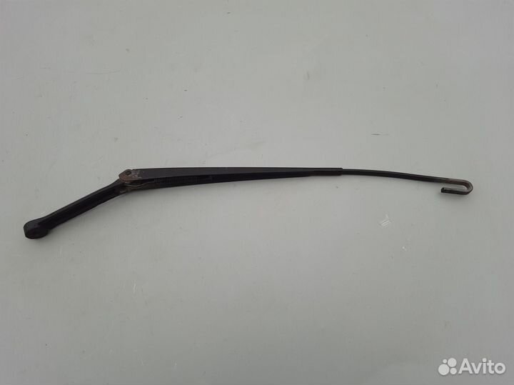 Поводок стеклоочистителя правый Audi A6 C5