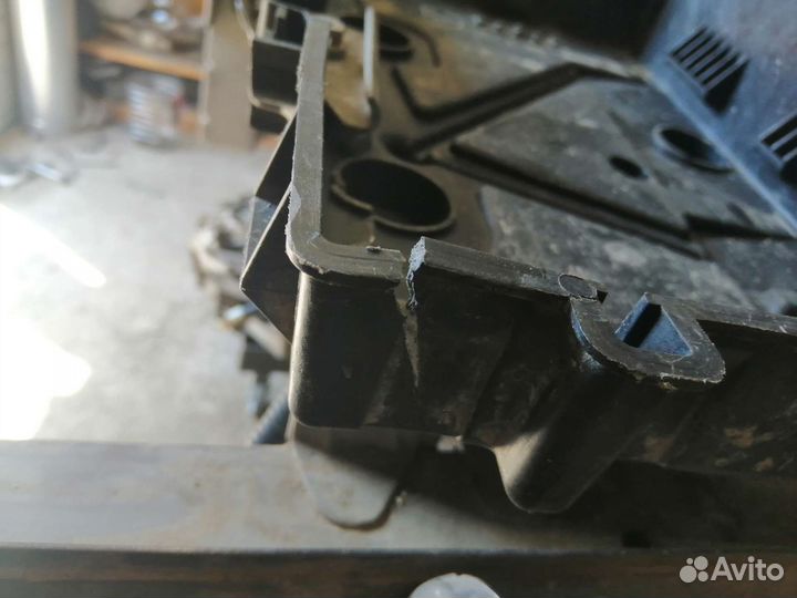 Консоль под акб Рено Кангу 2