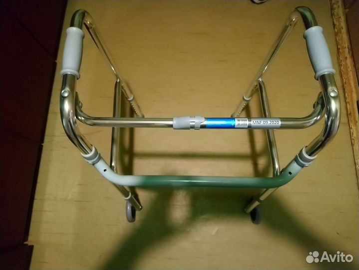 Ходунки для инвалидов на колесах