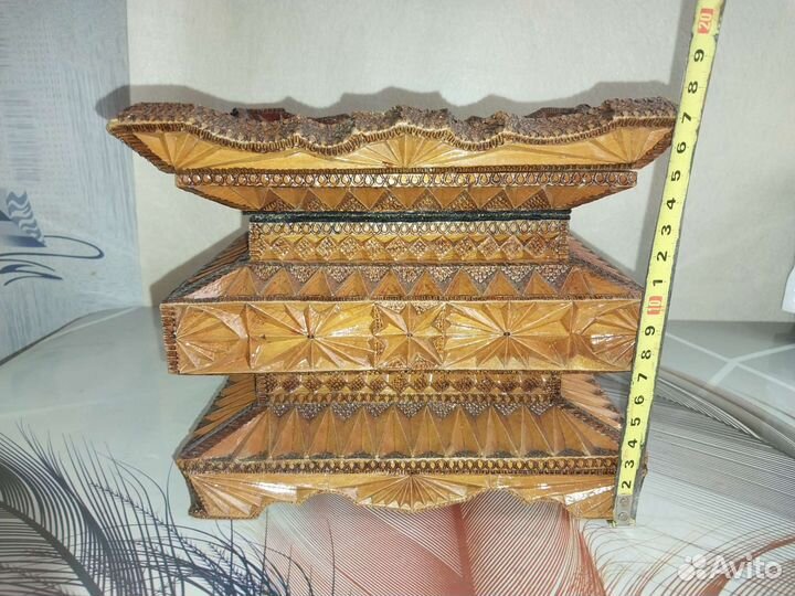 Деревянная резная шкатулка