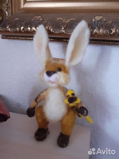 Заяц игрушка интерьерная из шерсти