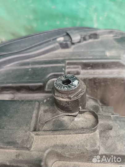 Фара правая с дефектом корпуса Vw Polo 2020+