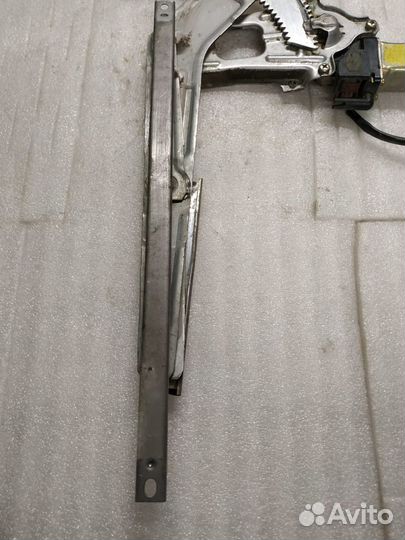 Стеклоподъемник передний левый Nissan Cube / March