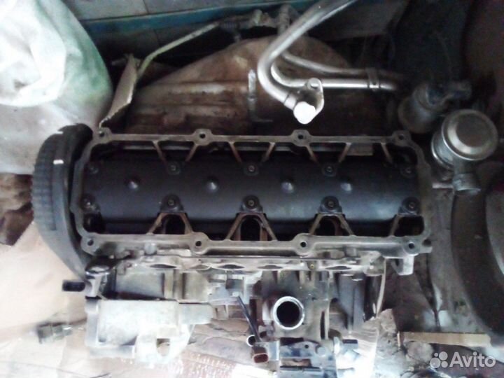 Двигатель W