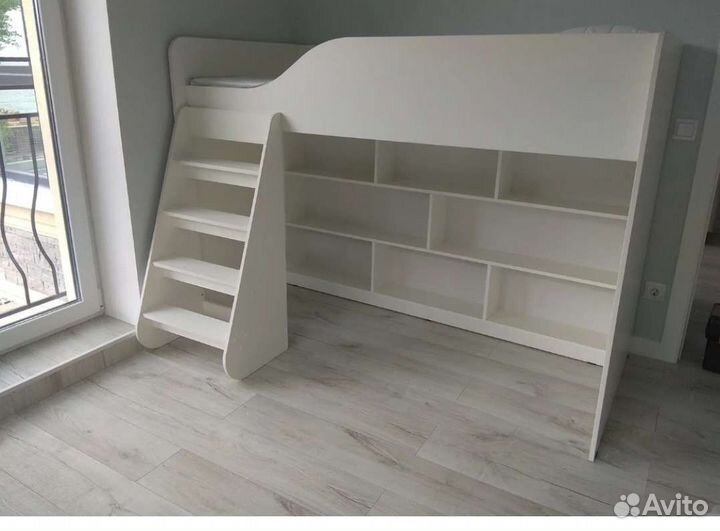 Стол +кровать чердак