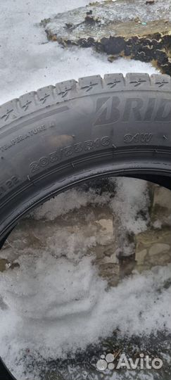 Bridgestone Blizzak RFT 205/55 R16 и 205/55 R16 91W