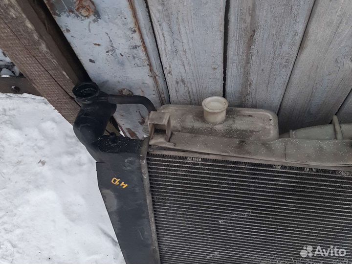 Радиатор Тойота Авенсис 2 оригинал 1.8i