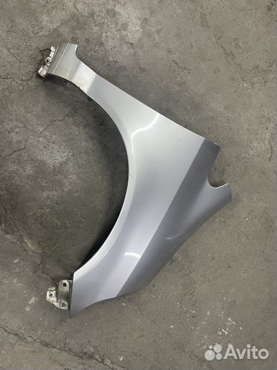 Крыло переднее