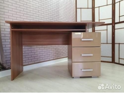 Стол письменный 
